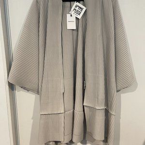 Homme Plissé Issey Miyake - pleated zip-up hooded jacket